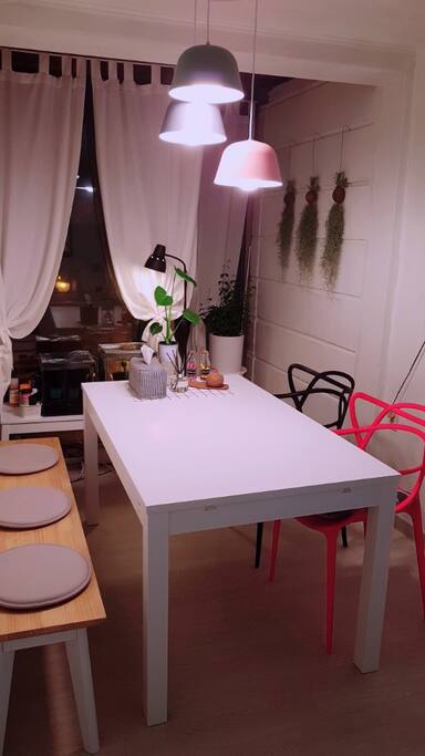 Public living room (evening)