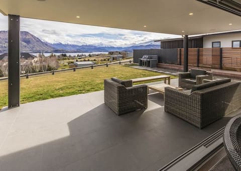 Peninsula Bay Luxury Retreat