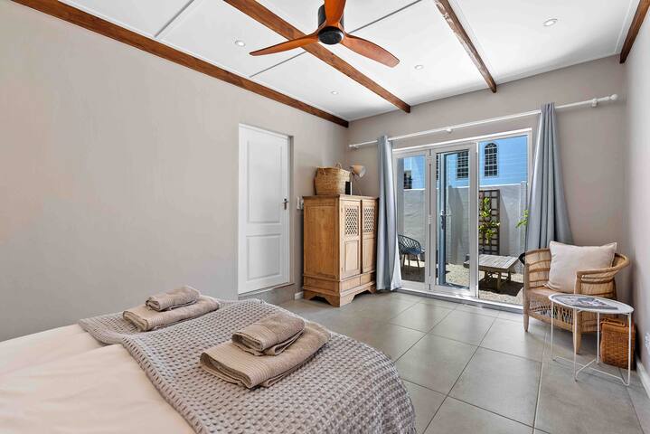 Camps Bay Cottage. Flera uteplatser, 150m fr hav. gallery image 4