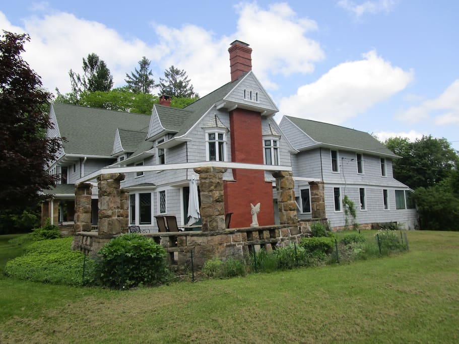 Altamont Exterior 2