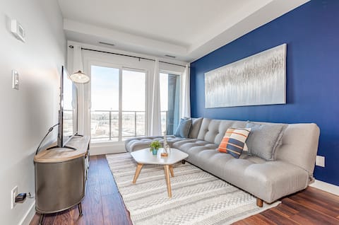 Successful Airbnb property: Popular Choice 2-Bedroom Luxury Condo Unit w/ AC in Windermere Neighbourhood