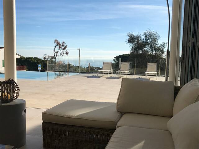 Magnifique villa vue mer à 1km des plages gallery image 5