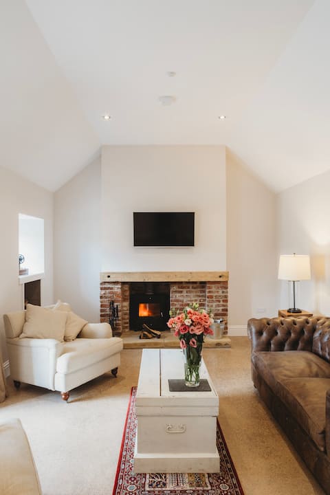 Top performing Airbnb: St. Andrews Luxury Cottage with Orchard Garden in Strathkinness