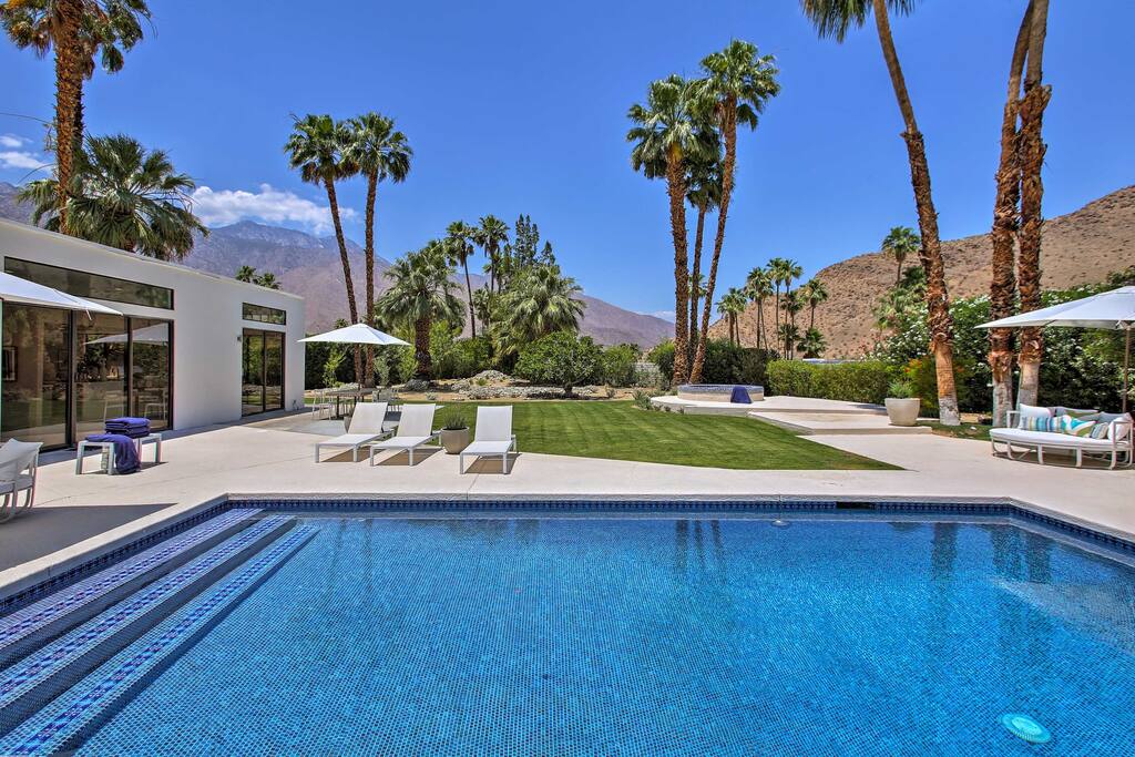 a fully renovated 3-bedroom, 3.5-bath Palm Springs p... 