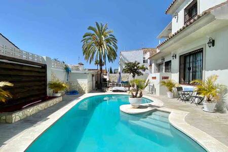 PISCINA PRIVADA CON BARBACOA Y PLAYA A 500 METROS