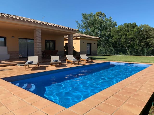 Espectacular Casa con Piscina en Golf Peralada