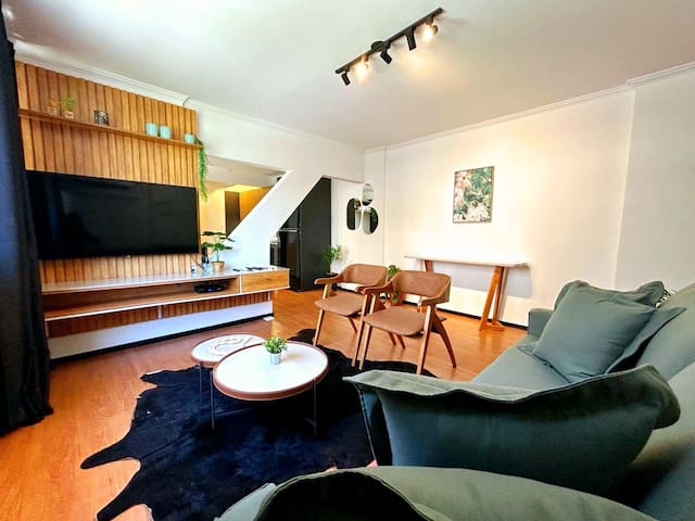 ! Leblon 304 / 80m² / 2 Quartos / 2 Quadras Praia