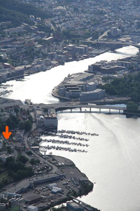 An overview of this part of the city With the situation of the Apartment marked With an arrow