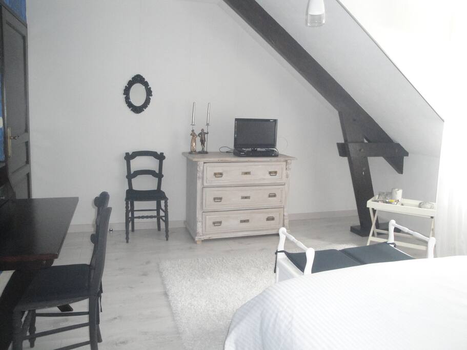 Chambre spacieuse Laura - Plateau de courtoise - Bureau de travail - Wifi...