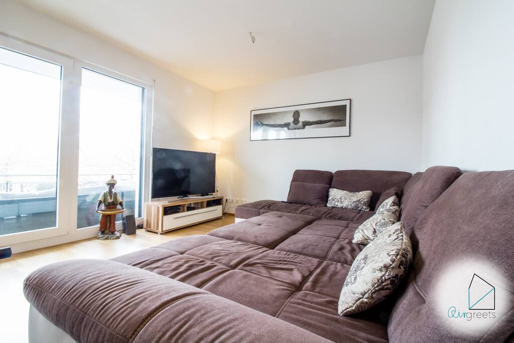 The modern TV with all possible streaming-services is right there for YOU!
