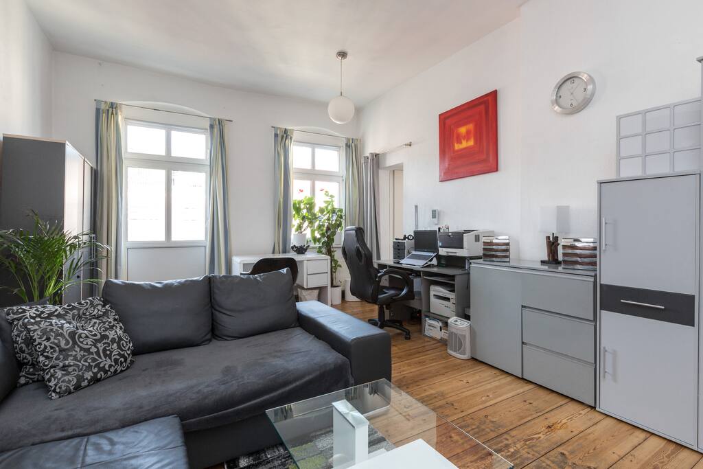 Wohnzimmer mit Schlafcouch / Living Room and big sofabed