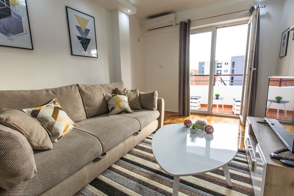 Living room & balcony