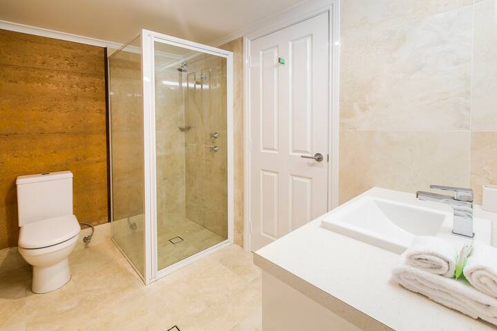 Whalers Cove, Villa Lalla Rookh with Outdoor Spa gallery image 2