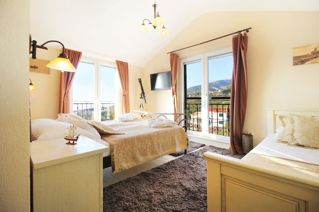 Triple bedroom
