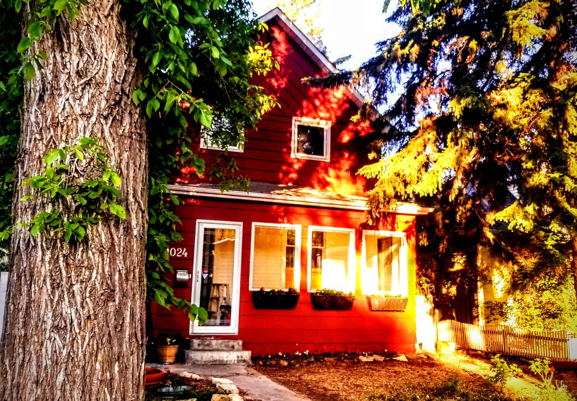 The Ruby Retreat, Whole House+Finnish Health Sauna