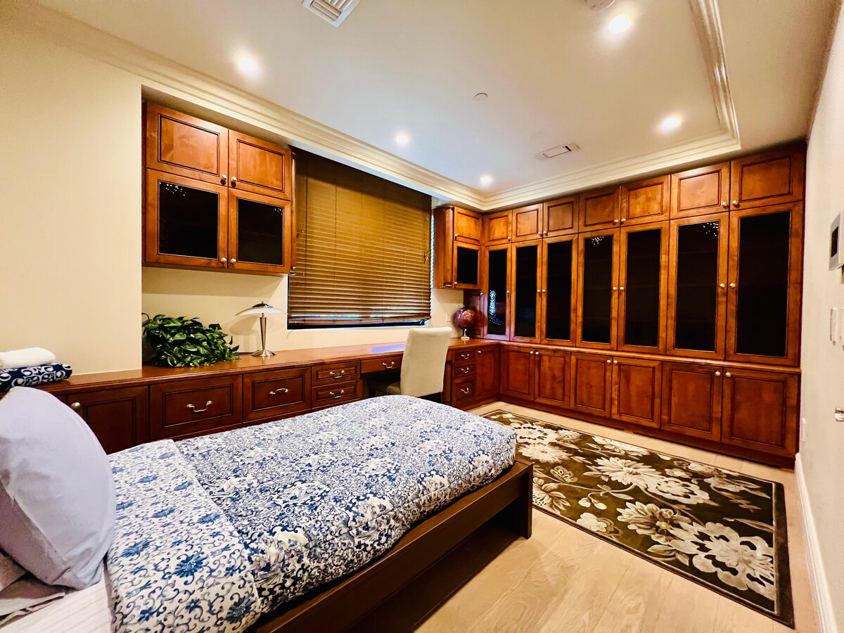 Ოფისი ორადგილიანი საწოლით