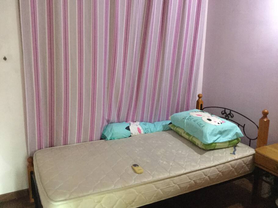 Super single bed with air con