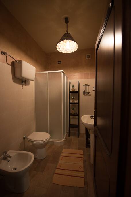 Bagno privato con doccia
