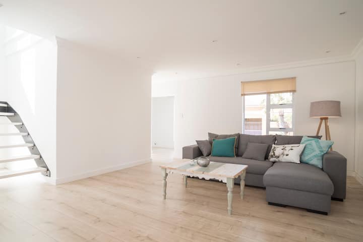 Beach House, 3 Bedrooms, Lush Garden, Pool - Cape Town