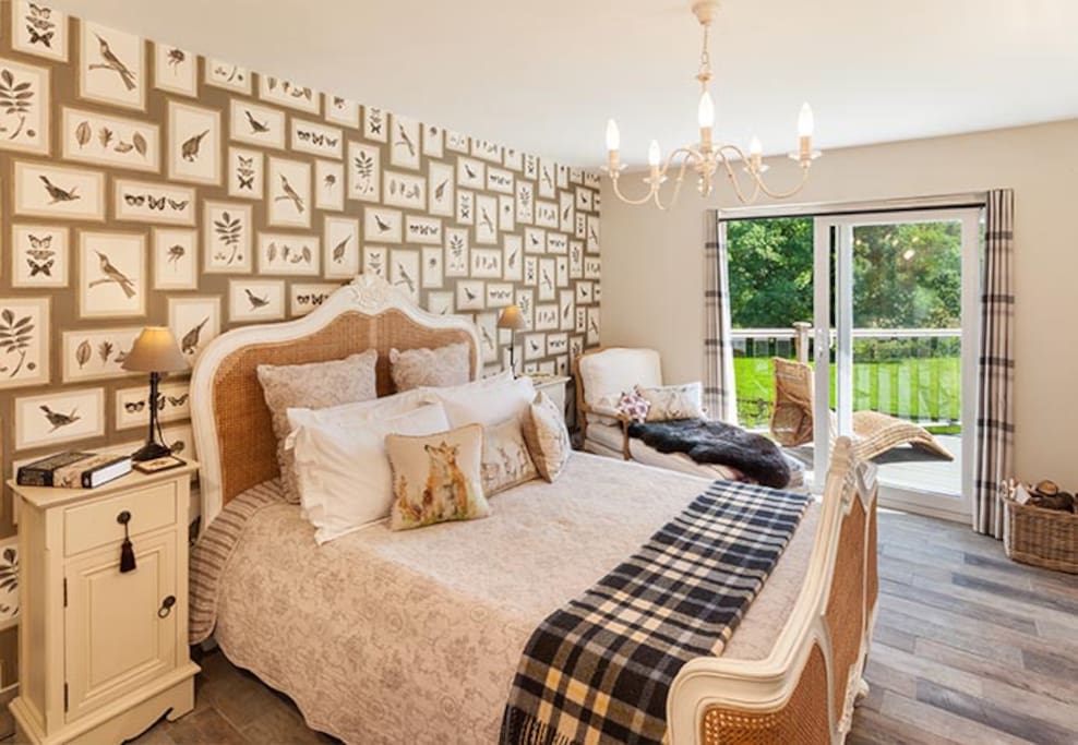Luxurious Kingsize bed