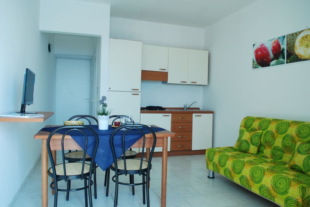 DIVANO LETTO COMODISSIMO PER 2 PERSONE