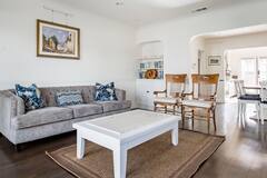 Classic+Bungalow+Half+a+Block+from+the+Sand+at+Hermosa+Beach