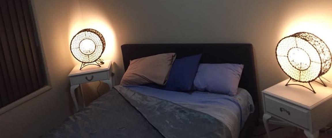 Snuggle Inn @ Palmwoods ~ In Queens' Silk