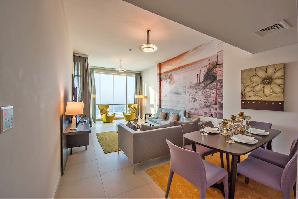 Welcoming environment with beautiful views of public beach, Burj Al Arab, JBR, Atlantis hotel from every corner of the house