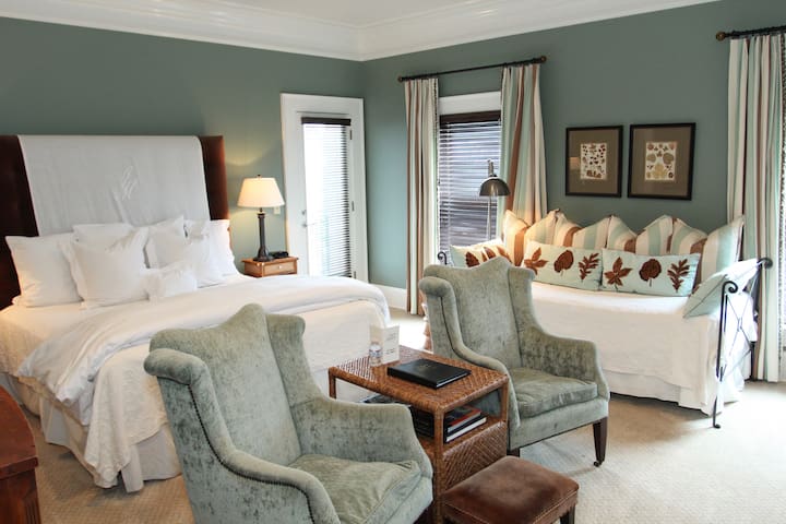 Airbnb Madison Vacation Rentals Places To Stay Georgia