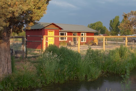 NFF Cottage with Cascade Mountain Views