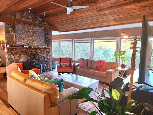 The TreeHouse Cabin! Private&Tranquil gallery image 2