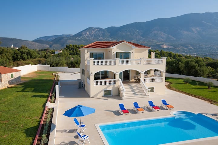 Villa Anna Rebecca with Pool, Stunning Sea Views