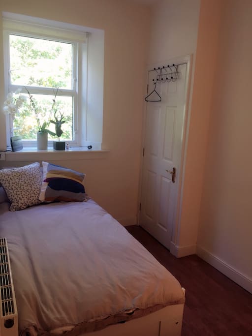 Cozy and comfortable bedroom, with a new day bed. (a single bed can be converted into a double bed with new firm memory foam mattresses.)