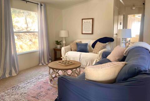 Adorable Mountain Getaway in Peaceful Nogal Canyon