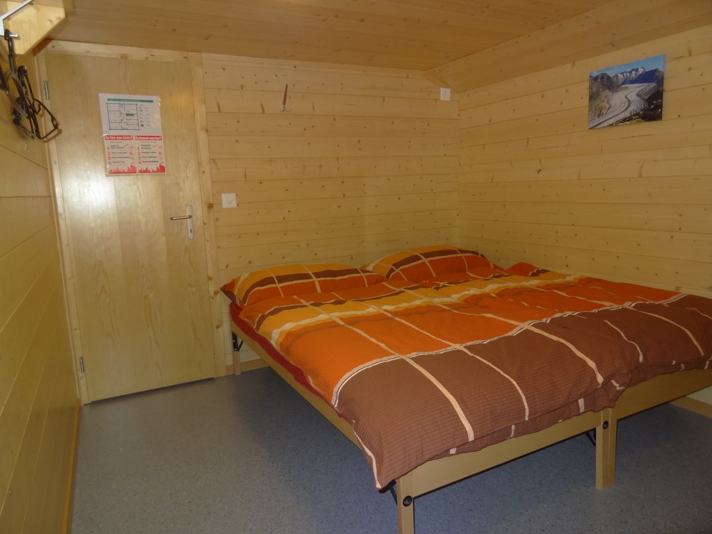 Двоен кревет со посебен душек