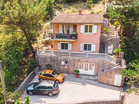 Peaceful Villa Majda right above lagoon beach
