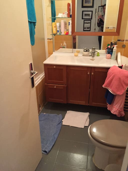 salle de bain wc à partager avec enfant