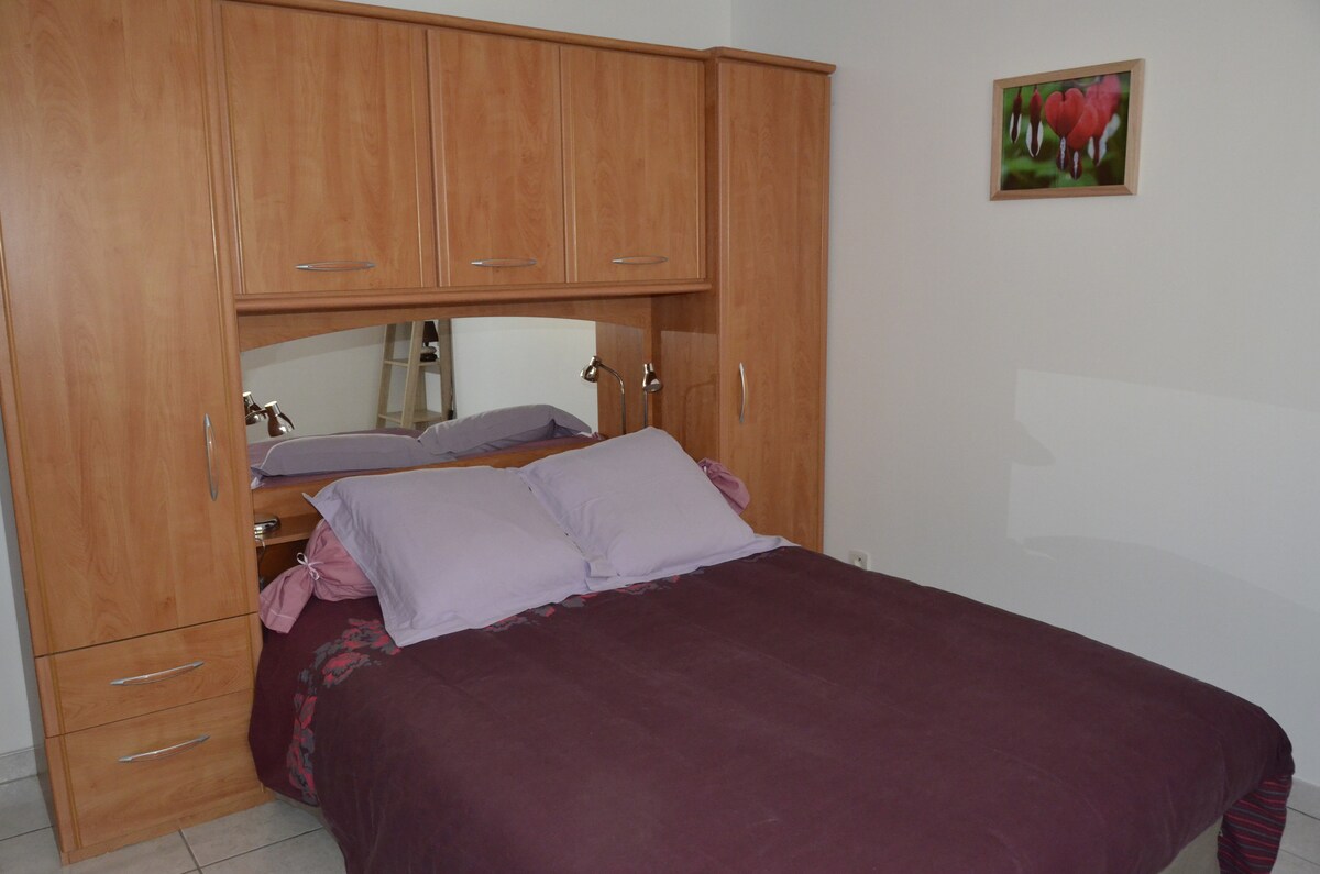 chambre 1, lit 140x190, placard mural