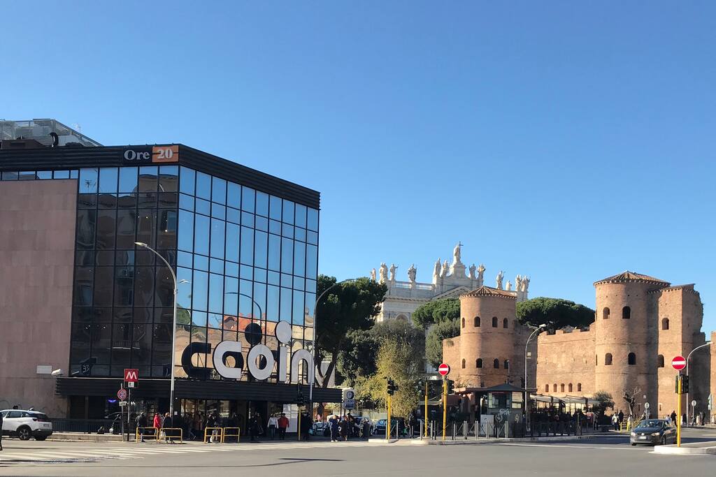 NEIGHBORHOOD SAN GIOVANNI. THE HOME IS 1 MINUTE WALKING FROM METRO STOP SAN GIOVANNI