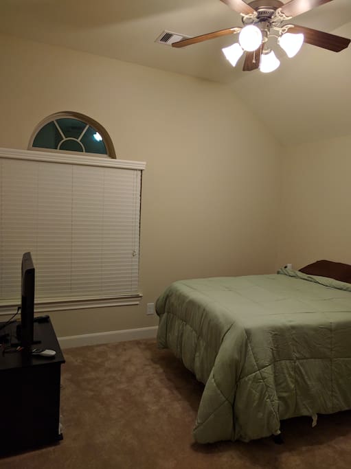 Guest Bedroom - Full Size Bed, Recliner, Direct TV with NFL Ticket