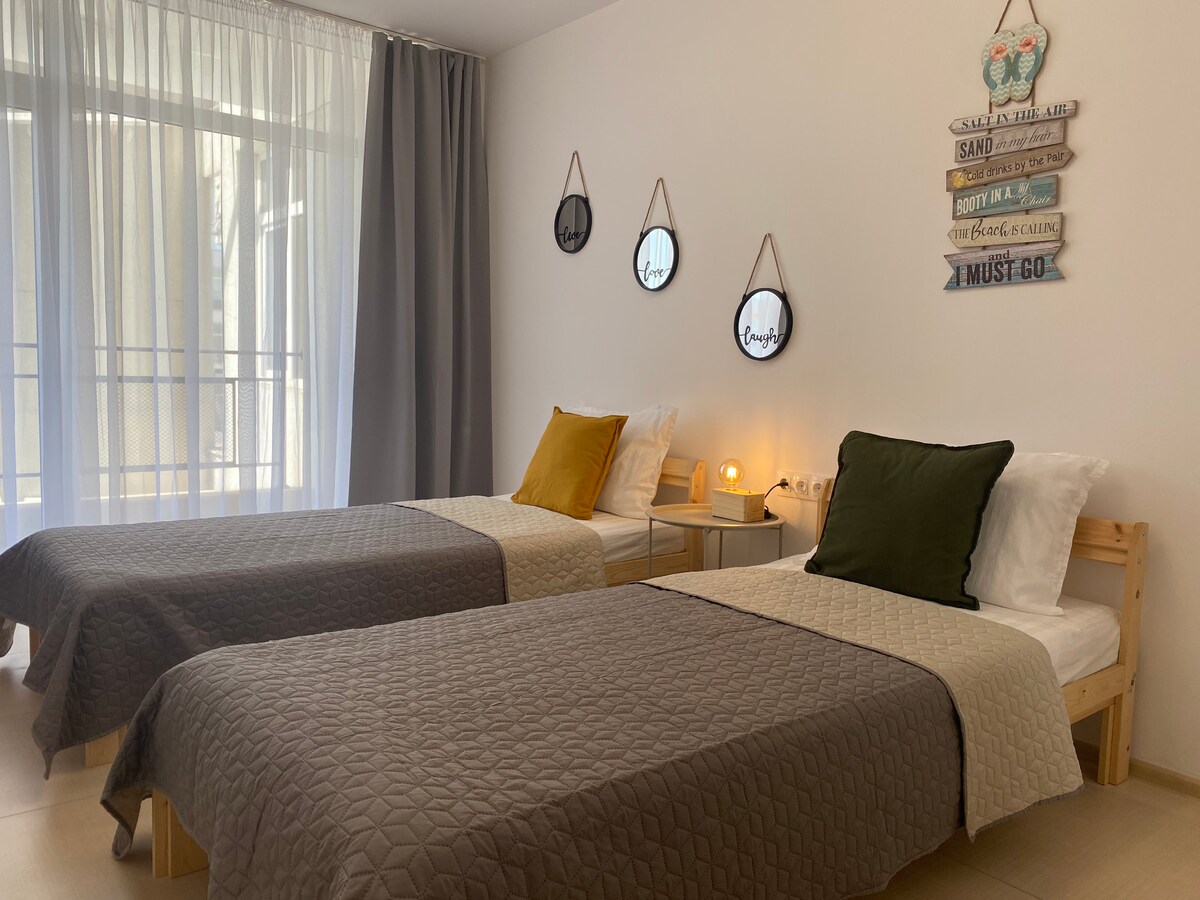 Dormitorio #1 con 2 camas de una plaza o 1 cama grande (avísame antes de la llegada).
