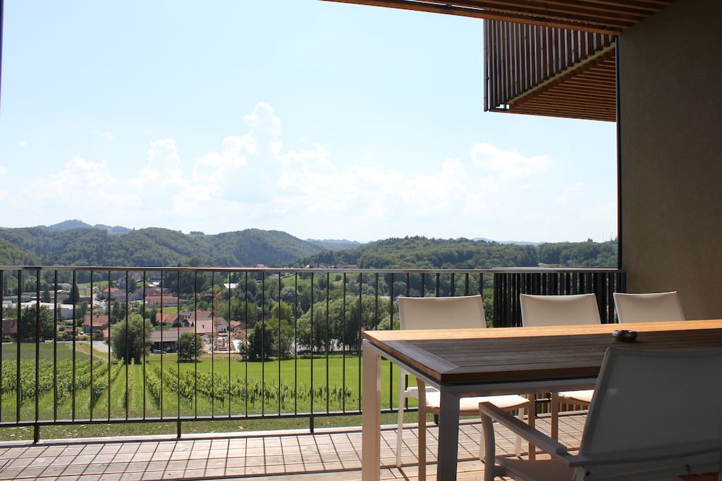 Traumhafter Ausblick von der Terrasse/Balkon