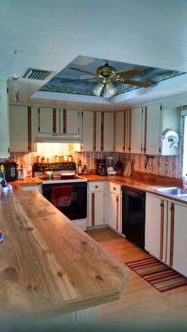 Kitchen with all the basics. not Kitchenaid, but all you need!