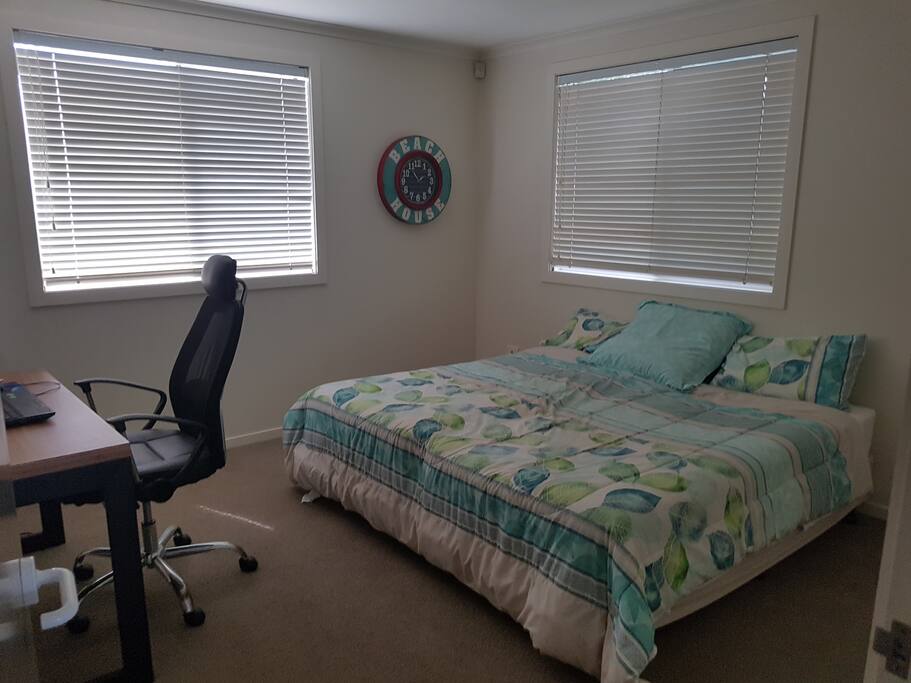 Upstairs Bedroom 2 King Bed or 2 singles