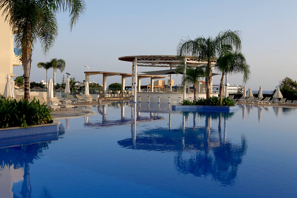 Pool Bar