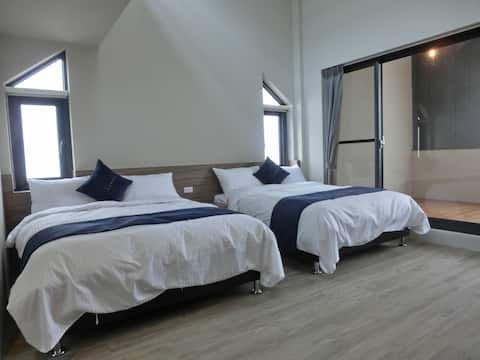 Zengin Cafe - Starlit Balcony Room for 4 (4 Double Beds)