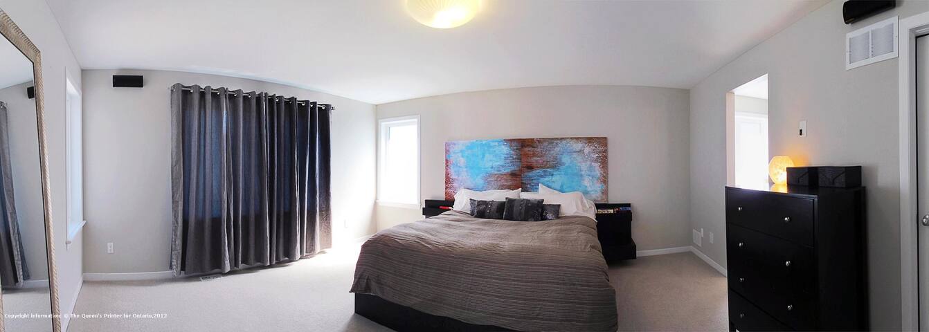 Luxe Home, Backyard Oasis, Pool & Hot Tub! gallery image 4