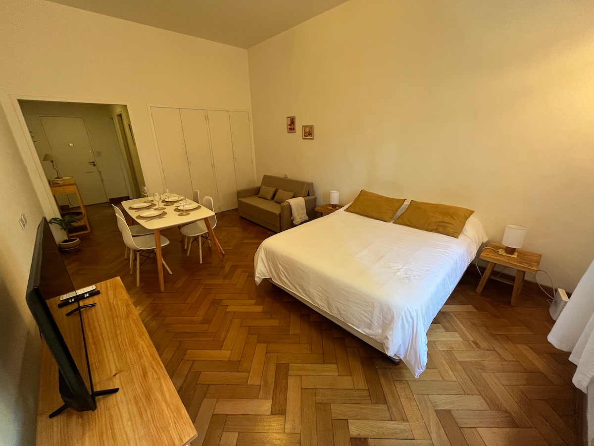 Popular Airbnb listing: Warm in the heart of Recoleta in Recoleta