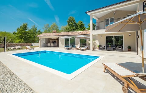 Villa Anabel, central Istria - pool and nature