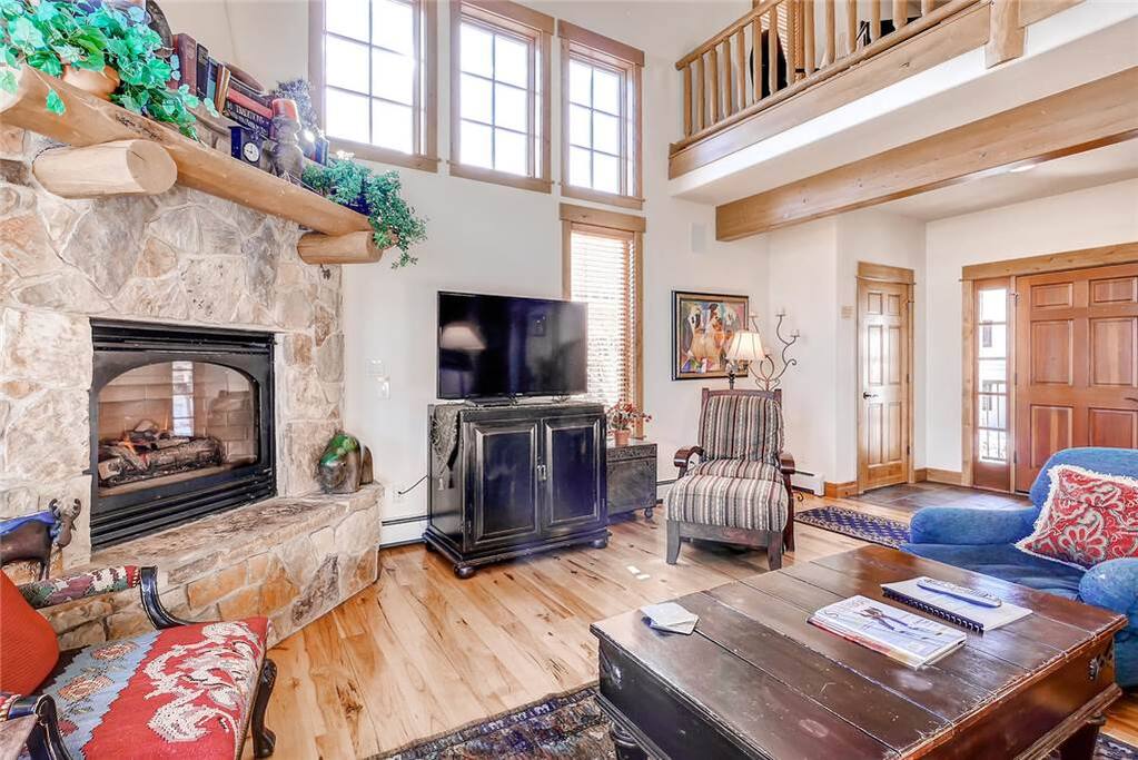 Fireplace,Hearth,Carpet,Home Decor,Oven